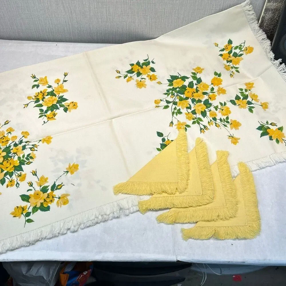Vtg Tablecloth & Napkin Set Floral Print Yellow Rose Green Leaves Fringe 35